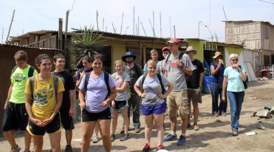 Students stroll through the community of Chavín de Huántar in Villa El Salvador.