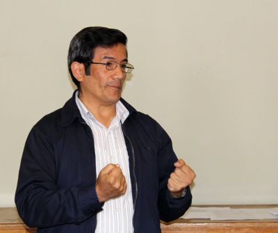 The Rev. Jorge Zamudio tells Goshen College students about atrocities during the Shining Path war.
