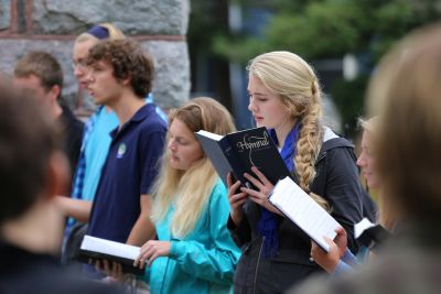 Hymnsinging_bys