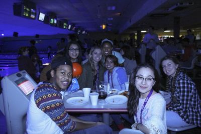 16_0312_AdmitStudentWknd_Bowling2_hs
